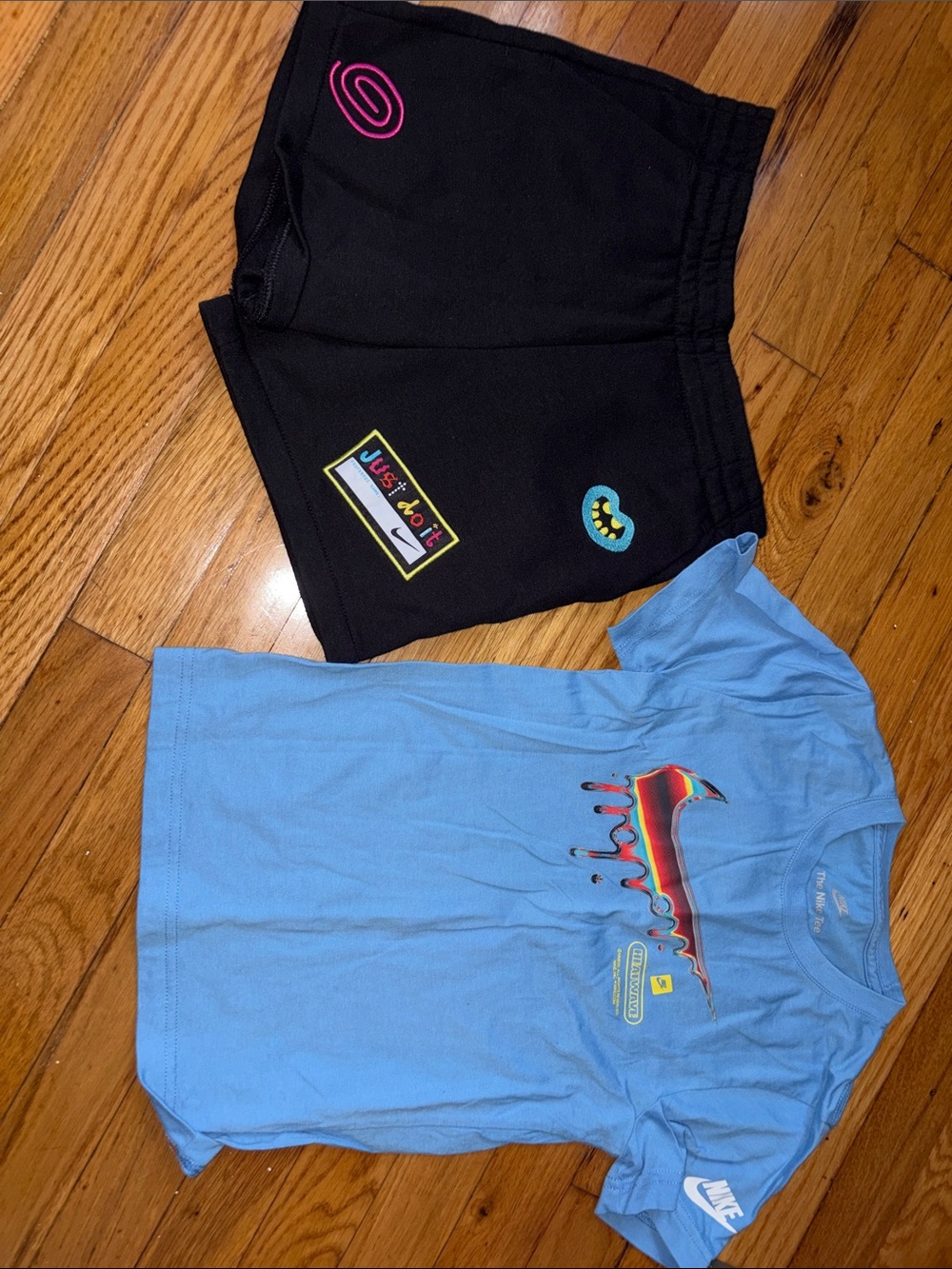 Nike Light Blue Tee with Black Patch-Accent Shorts - Picture 1 of 4
